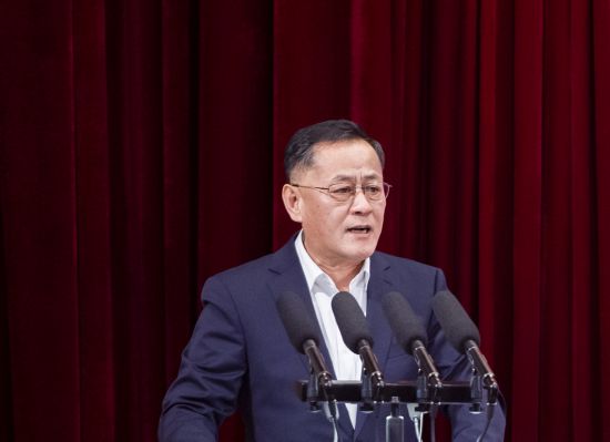 “吉林楷?！蓖蹒鞠冗M事跡報告團成員王紹波作報告