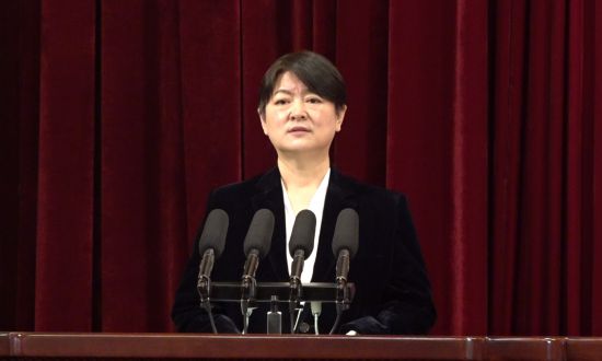 “吉林楷?！蓖蹒鞠冗M事跡報告團成員金淑敏作報告