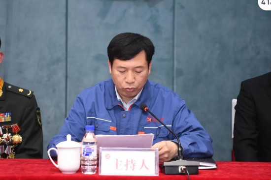 “吉林楷?！蓖蹒鞠冗M事跡巡回報告團在吉林化纖集團開展巡回宣講。