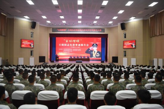 “吉林楷?！蓖蹒鞠冗M事跡巡回報告團在空軍航空大學開展巡回宣講。