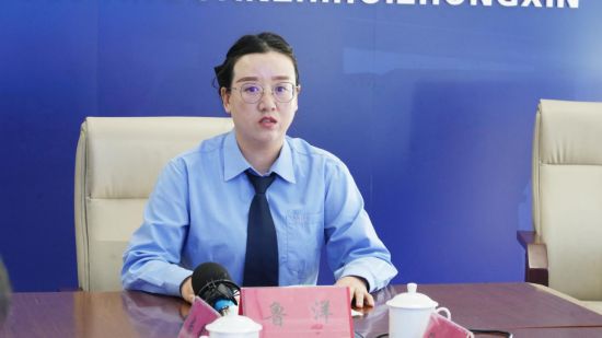 東風鄉司法所所長魯洋專題授課。